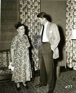 Image description is not available for 1955.106